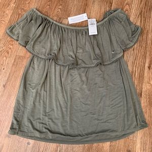 Off the shoulder American Eagle top